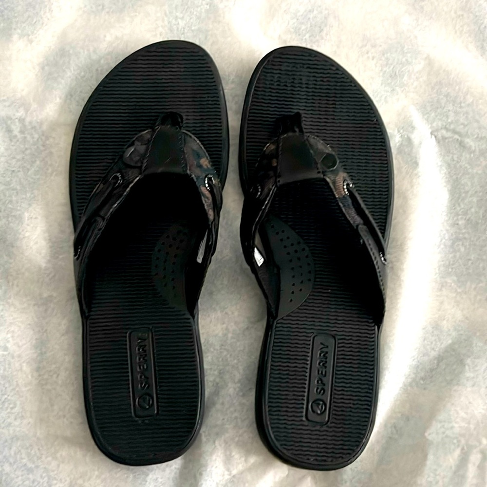 Sperry flip flops in black with a little design in straps .(as in photo)